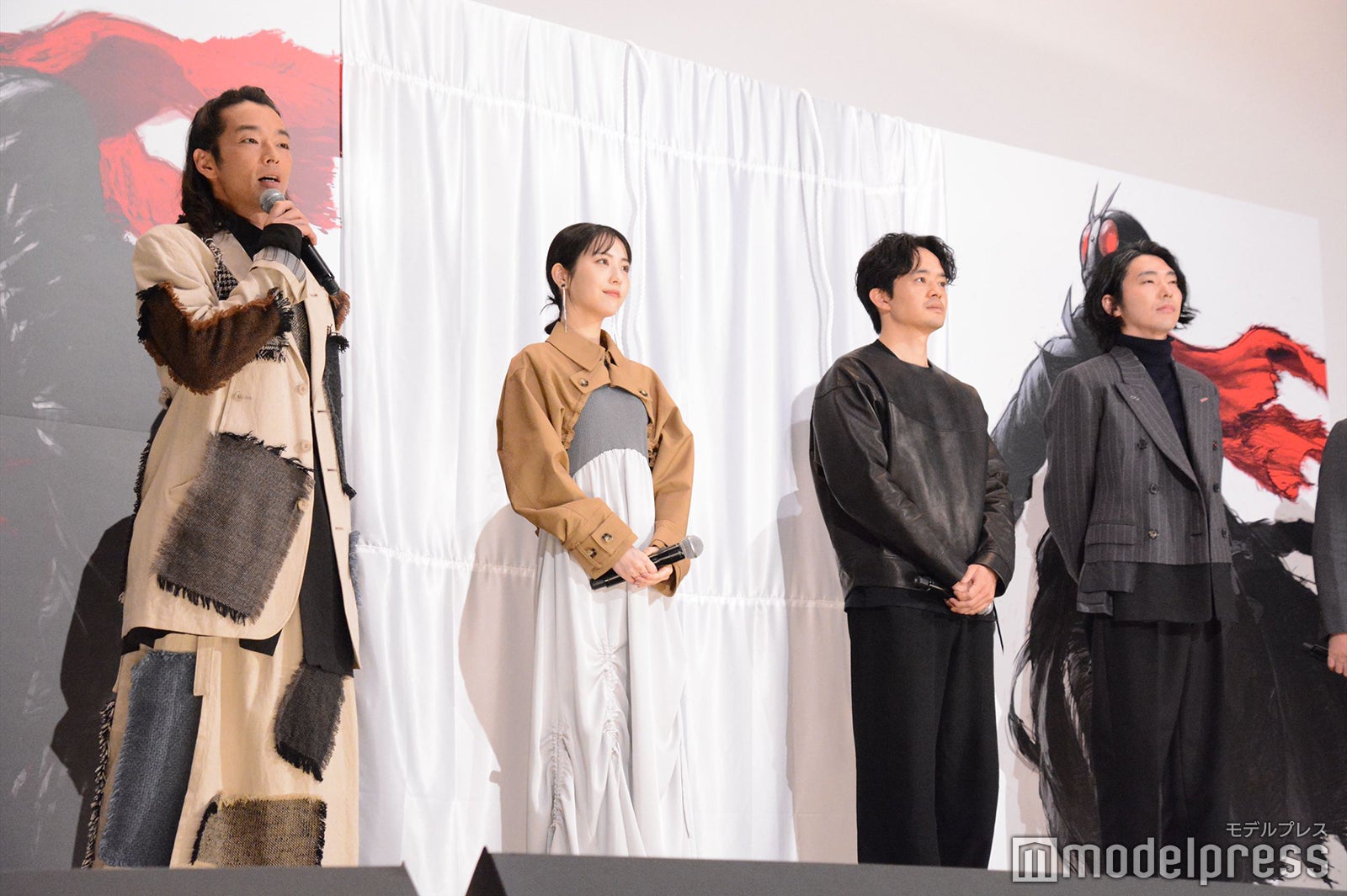 （左から）森山未來、浜辺美波、池松壮亮、柄本佑（C）モデルプレス