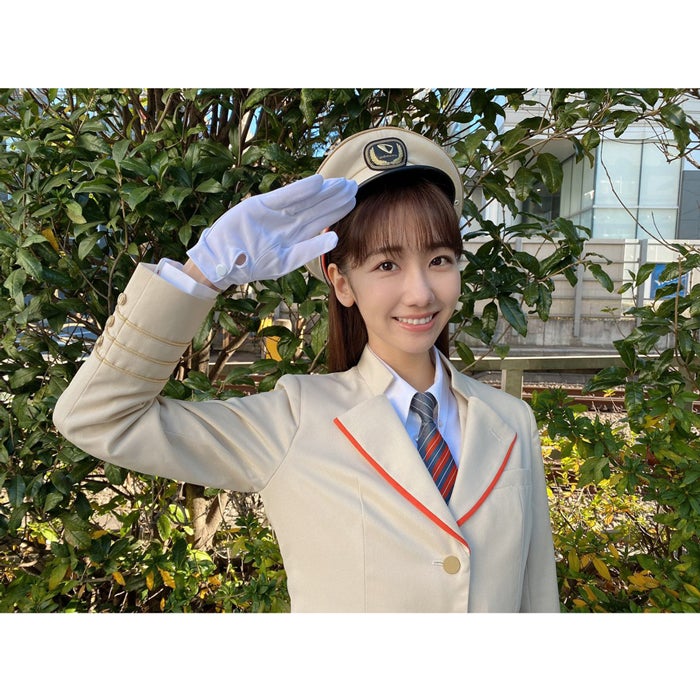 AKB48 柏木由紀がロマンスカーで「神イベント」を開催！車掌姿で敬礼
