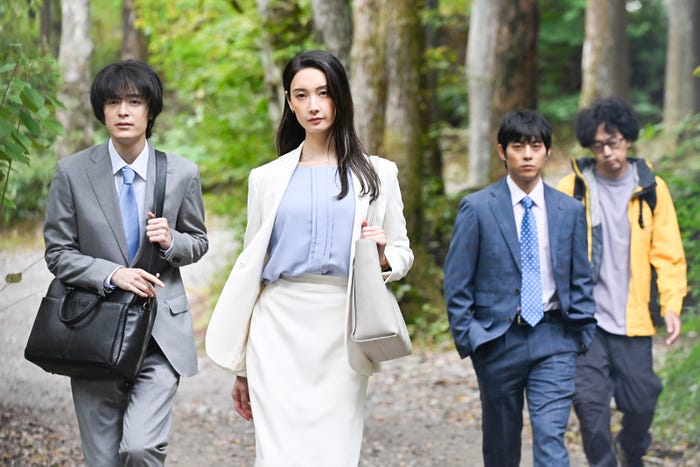 塩野瑛久、菜々緒、永田崇人「無能の鷹」第6話(C)テレビ朝日
