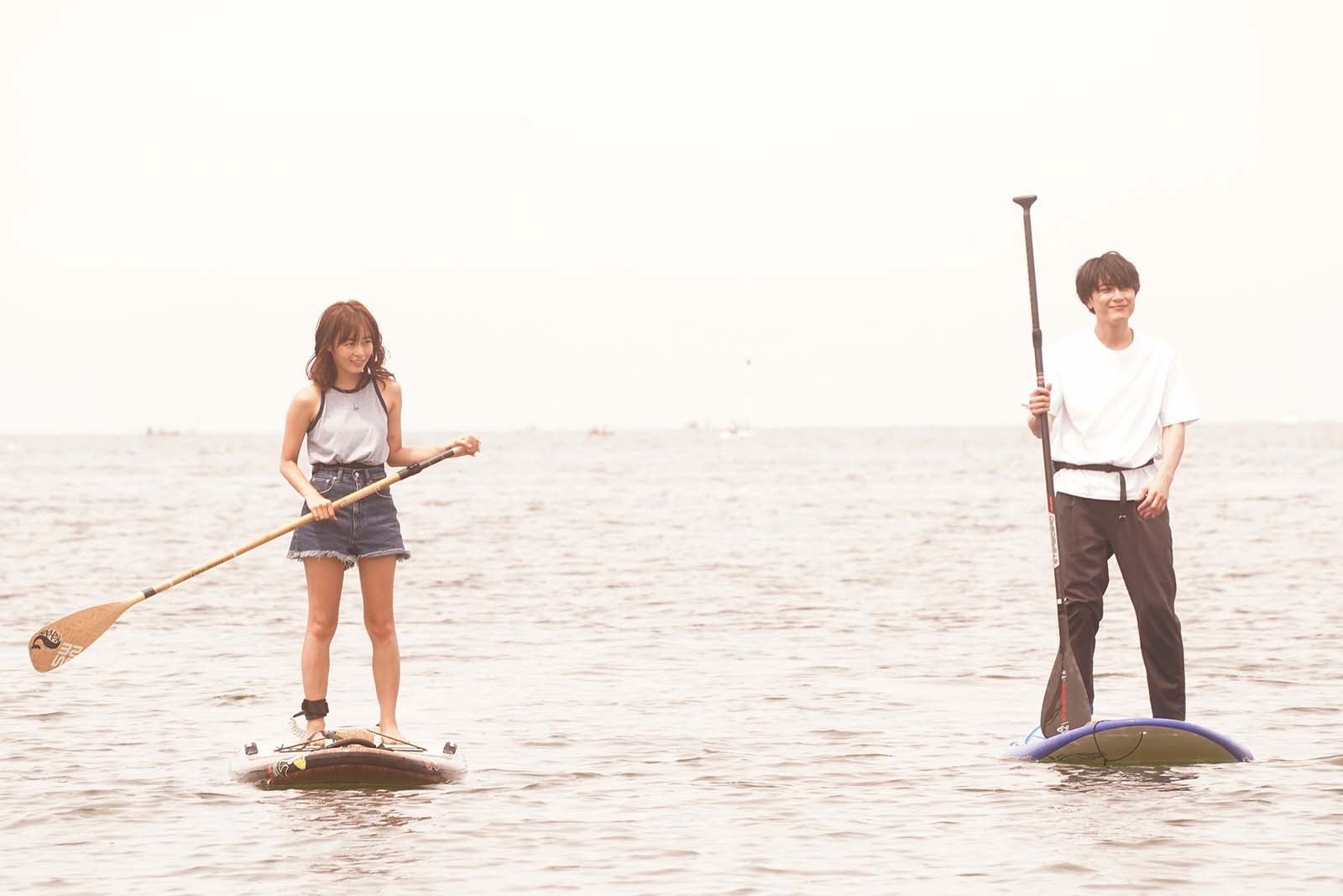 森七菜、間宮祥太朗「真夏のシンデレラ」第1話より（C）フジテレビ