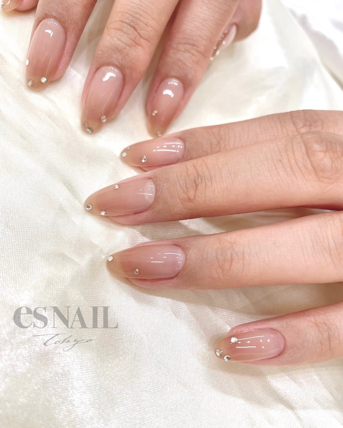 年越しネイル人気デザインは華奢ストーンで上品さアップ【プレゼント企画あり】