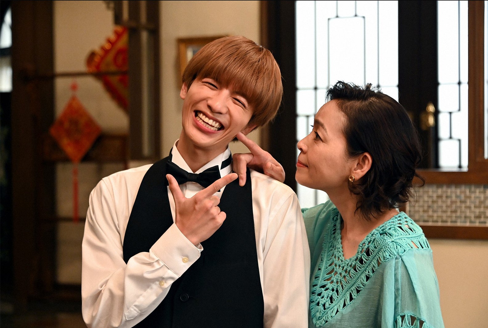 志尊淳、財前直見／「Heaven？～ご苦楽レストラン～」第9話より（C）TBS