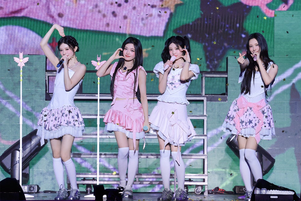 ILLIT、初ライブツアー「PRESS START」日本公演完走 HANA・JISOO＆MOMOKAがサプライズ登場で新曲ステージ披露