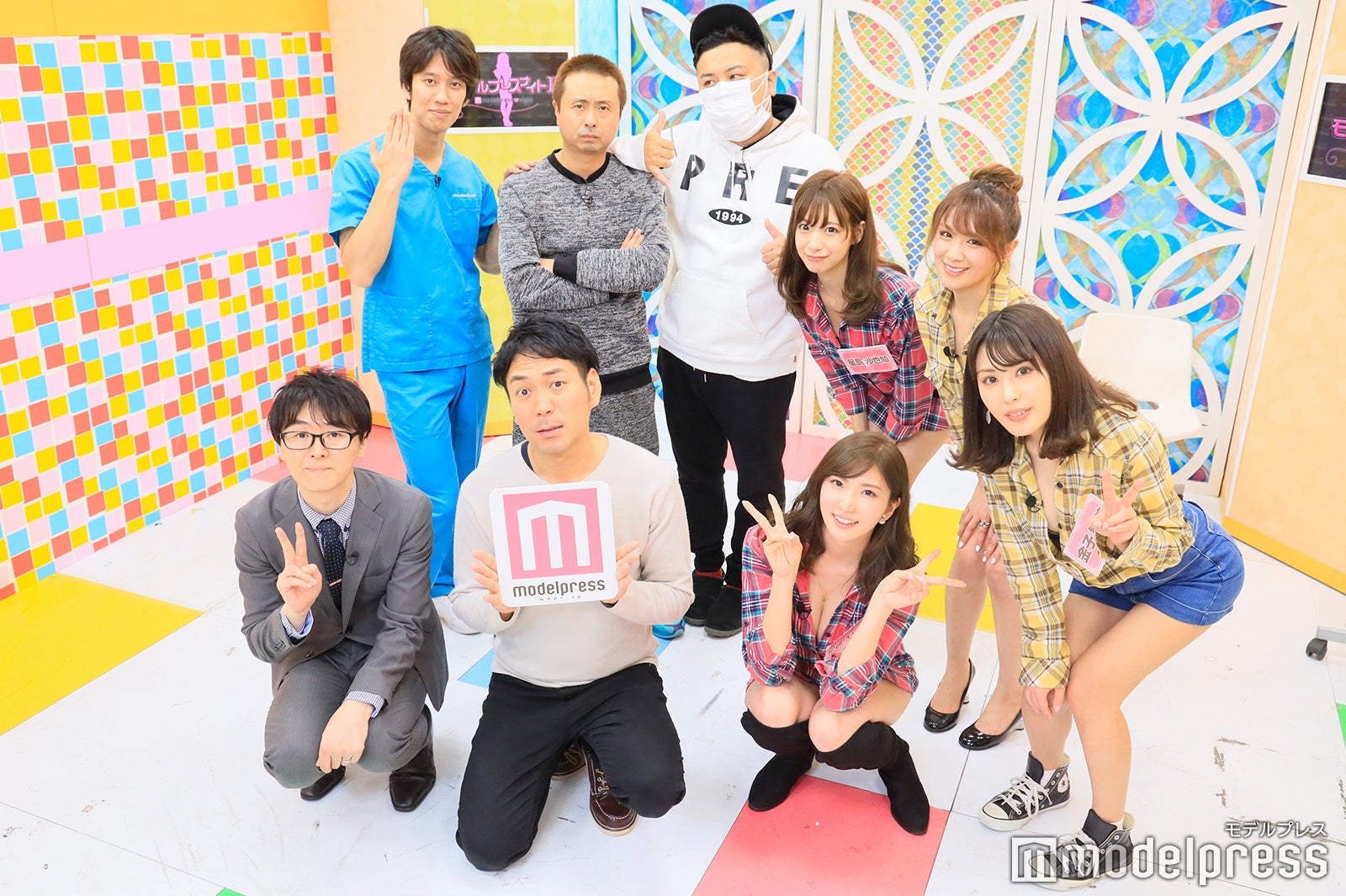 （前列左から）スーパーマラドーナ、松嶋えいみ（後列左から）しゅんしゅんクリニックP、河本準一、久保田かずのぶ、星島沙也加、金山睦、金子智美（C）モデルプレス