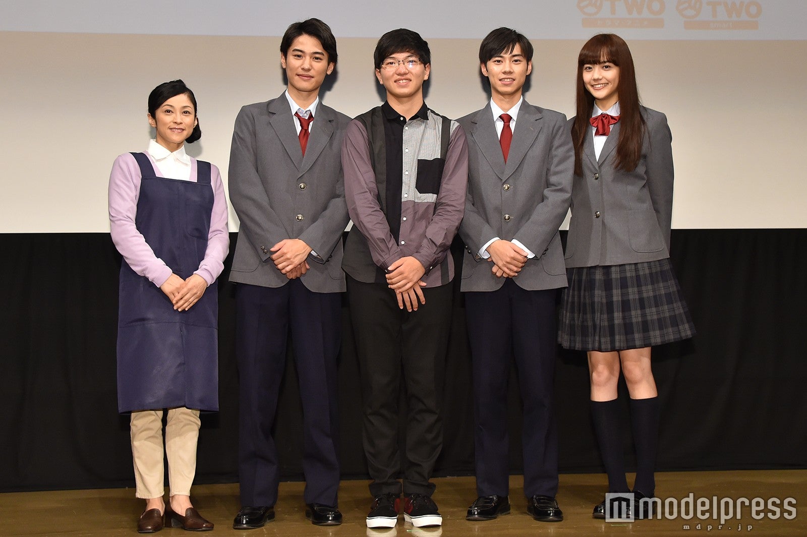 （左から）濱田マリ、堀井新太、佐藤監督、戸塚純貴、松井愛莉（C）モデルプレス