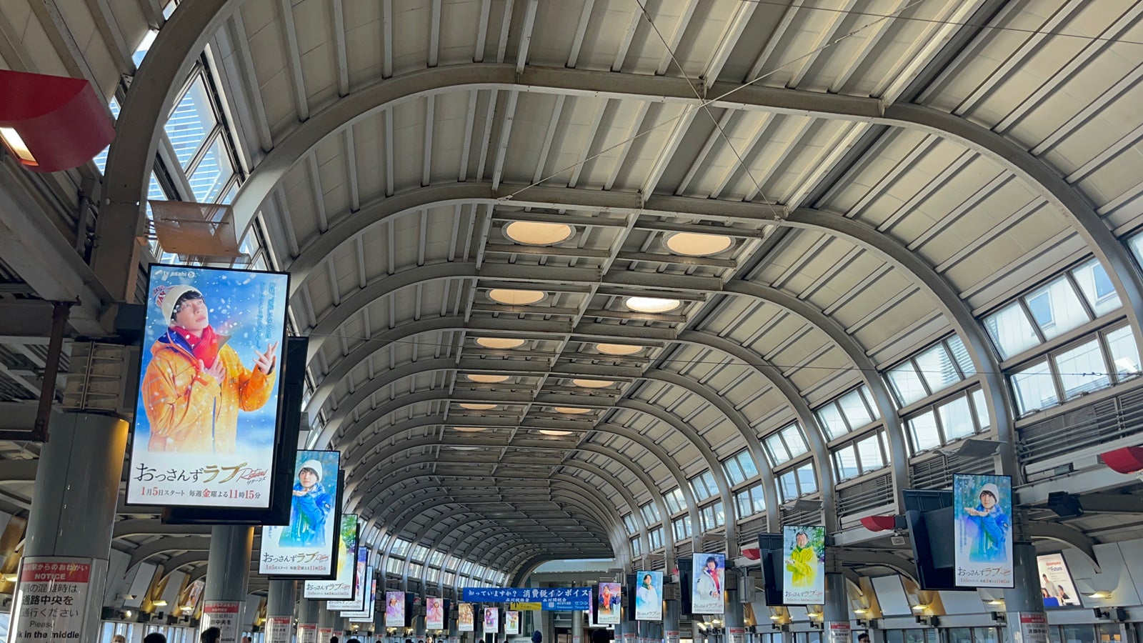 東京・JR品川駅の自由通路（C）テレビ朝日