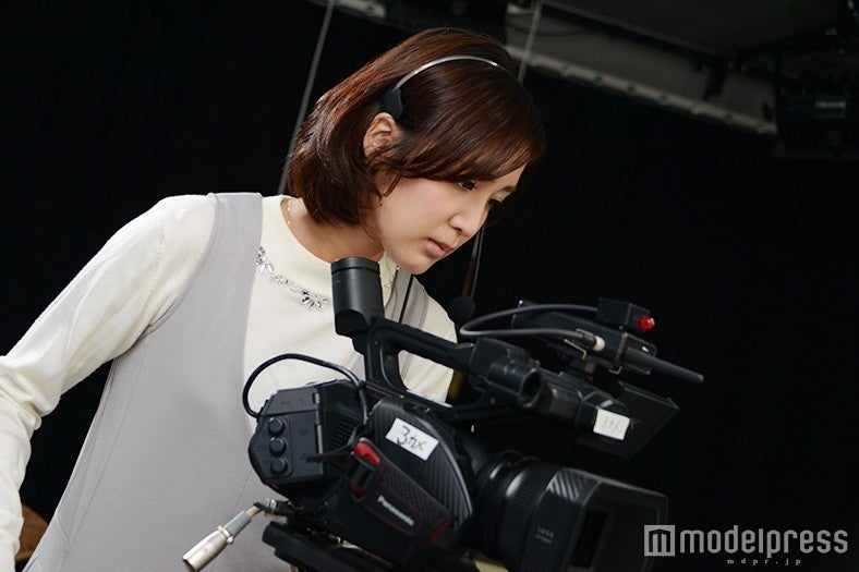 “カメラマン”松村くるみ（C）モデルプレス