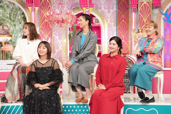 紺野あさ美、鈴木亜美、高橋ユウ、田中道子、丸山桂里奈(C)日本テレビ