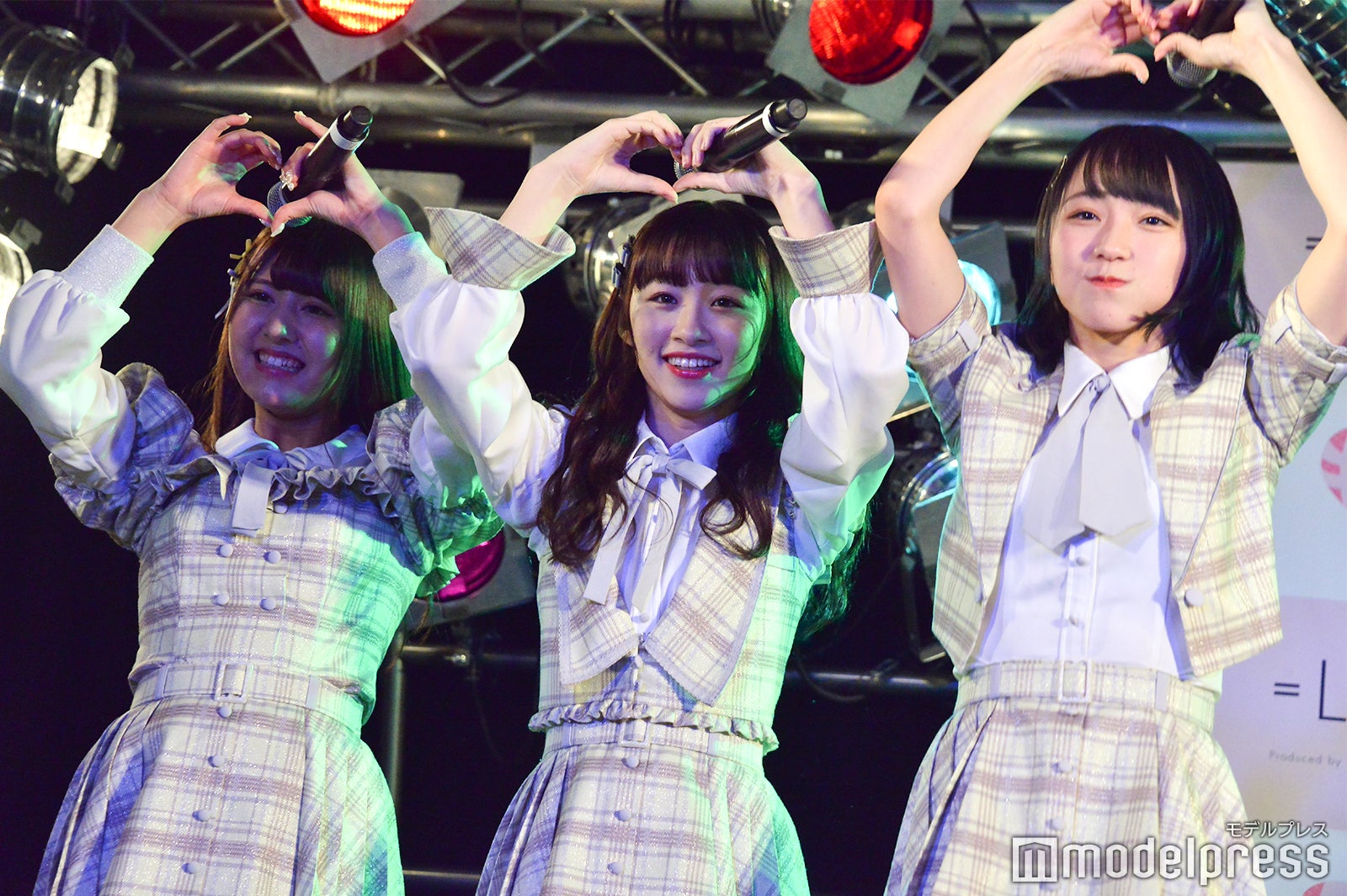 佐竹のん乃、音嶋莉沙、野口衣織／新曲「探せ ダイヤモンドリリー」生パフォーマンス （C）モデルプレス