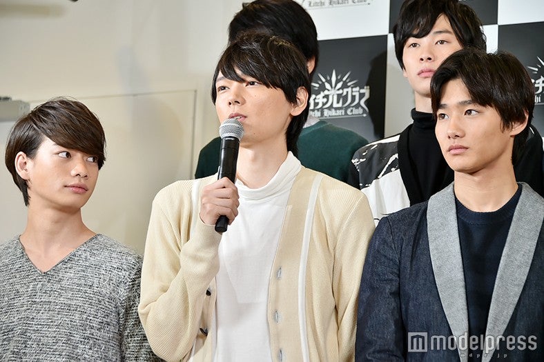 （左から）池田純矢、古川雄輝、野村周平（C）モデルプレス