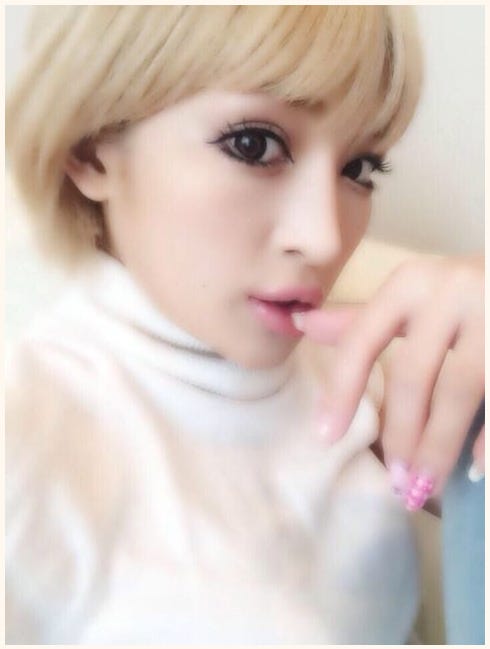 浜崎あゆみ風メイクのゆんころ/オフィシャルブログ(CROOZ)より