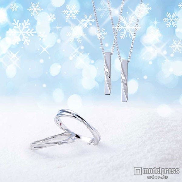 「【2015X'mas限定 Precious Silver】ダイヤモンド シルバーペアリング」25,920円(税込)、「【2015X'mas限定 Precious Silver】ダイヤモンド シルバーペアネックレス」28,080円(税込)
