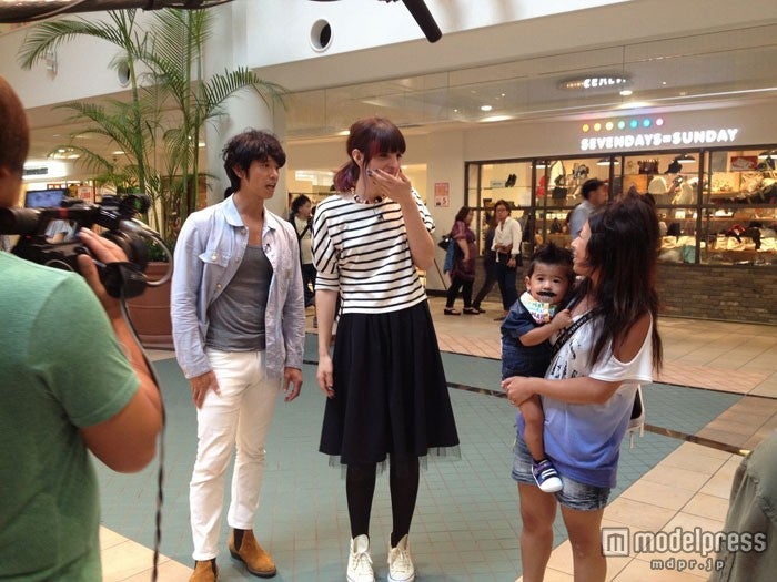 ファッションチェックに繰り出す（C）NHK