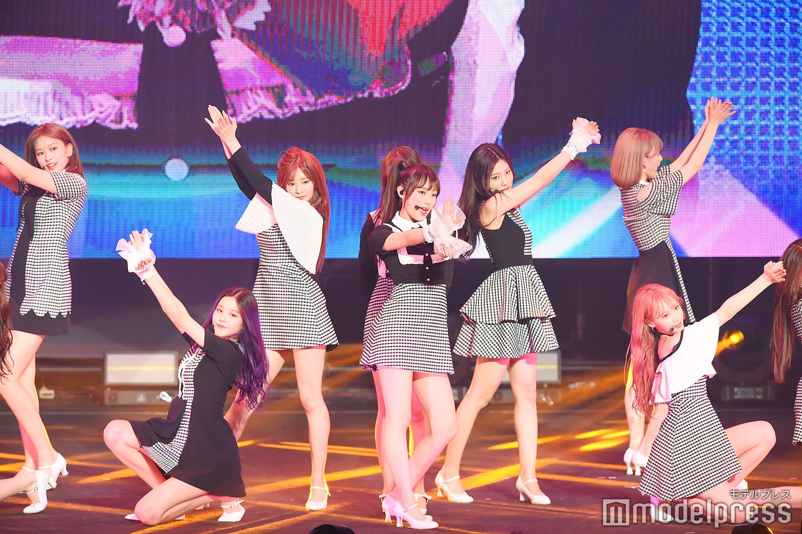 IZ*ONE （C）モデルプレス