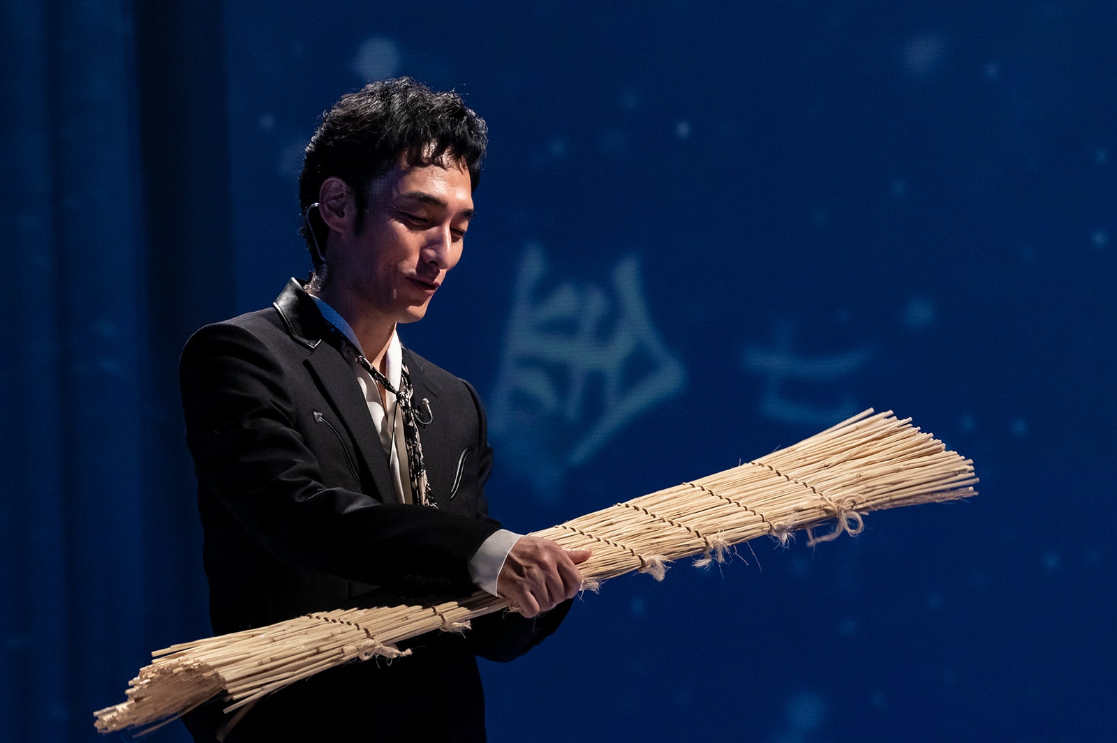 草なぎ剛（C）NHK