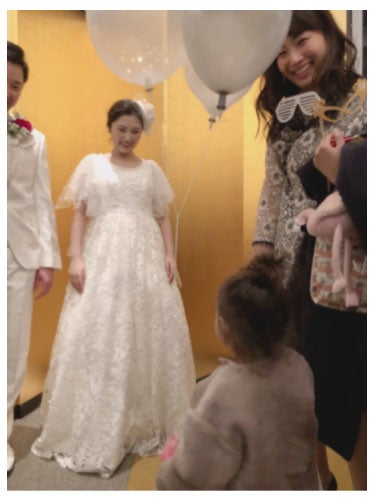 石川梨華をじっとみつめる羽沙ちゃん／藤本美貴オフィシャルブログ（Ameba）より