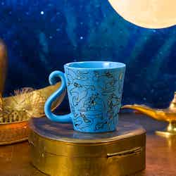 マグカップ税込2,200円※ホットドリンクとセットで購入可能(C)Disney