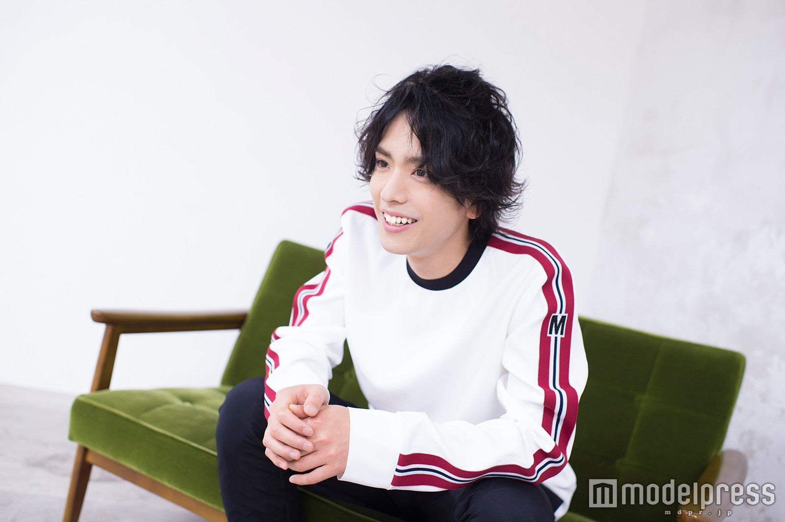 黒羽麻璃央（C）モデルプレス