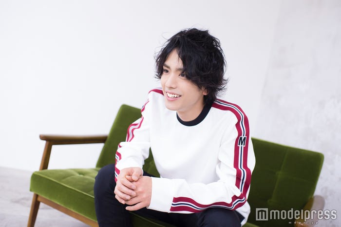 黒羽麻璃央(C)モデルプレス