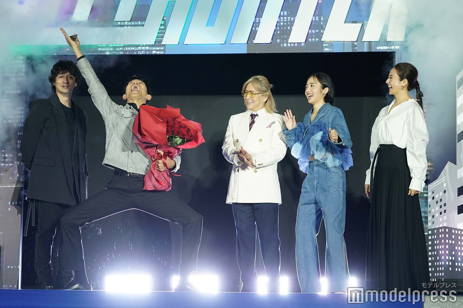 （左から）安藤政信、鈴木亮平、小室哲哉、森田望智、木村文乃（C）モデルプレス