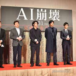 （左から）入江悠監督、三浦友和、賀来賢人、大沢たかお、岩田剛典、広瀬アリス（C）モデルプレス