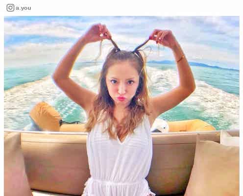 浜崎あゆみ、太ももあらわなビーチコーデ「可愛いのにセクシー」と絶賛の声