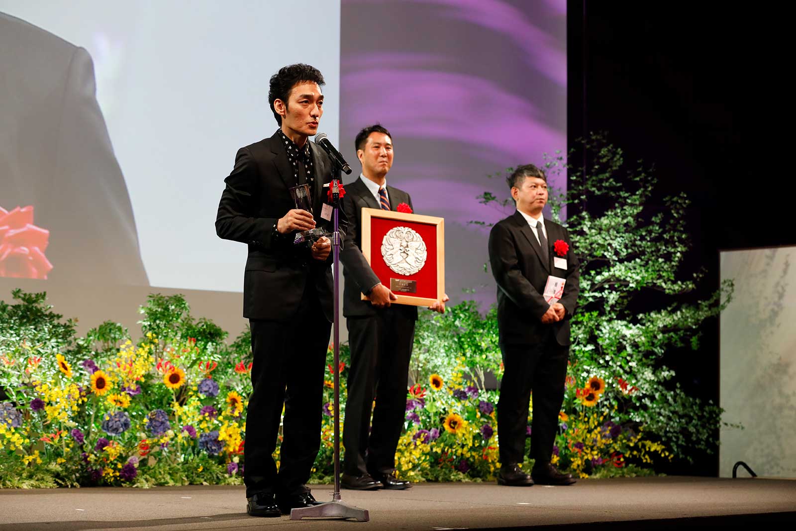 草なぎ剛（提供写真）