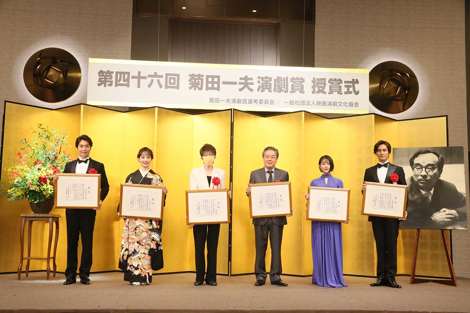 （左から）海宝直人、咲妃みゆ、鳳蘭、風間杜夫、高畑充希、加藤和樹（提供写真）