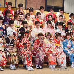 荻野由佳の回答にメンバー笑い／AKB48グループ成人式記念撮影会 （C）モデルプレス