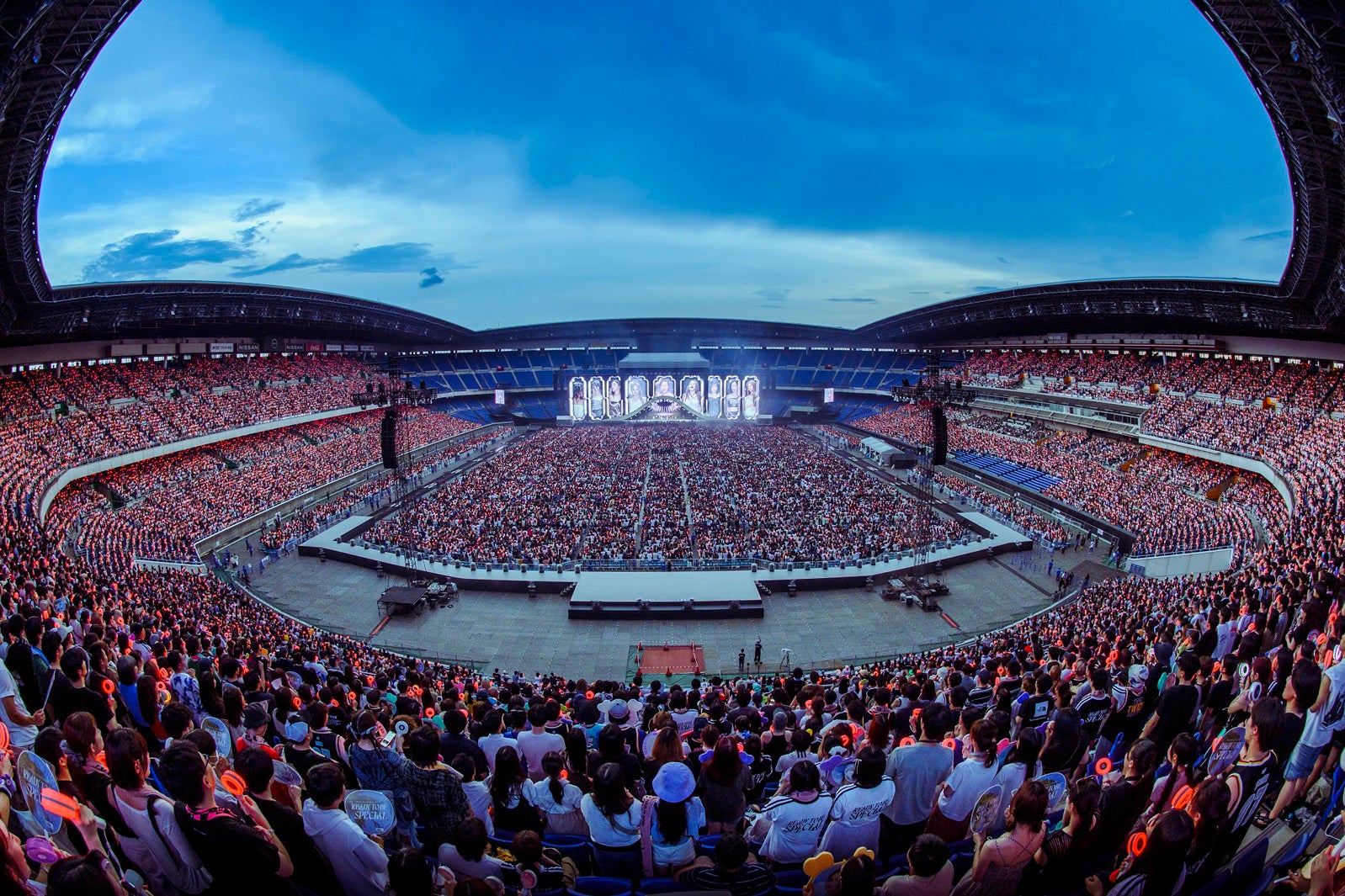 TWICE／撮影：田中聖太郎写真事務所