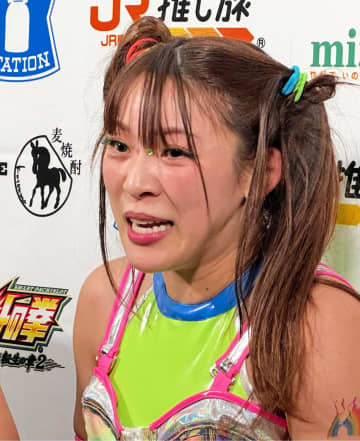 フワちゃん、涙のプロレス初勝利「夢みたい」4戦目でついに…師弟タッグで勝ち名乗りも「自力勝利ではないので図に乗らない」と自戒