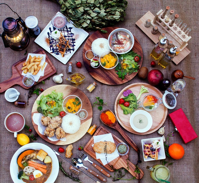 スパイススープカレーやBBQ／画像提供：温泉道場