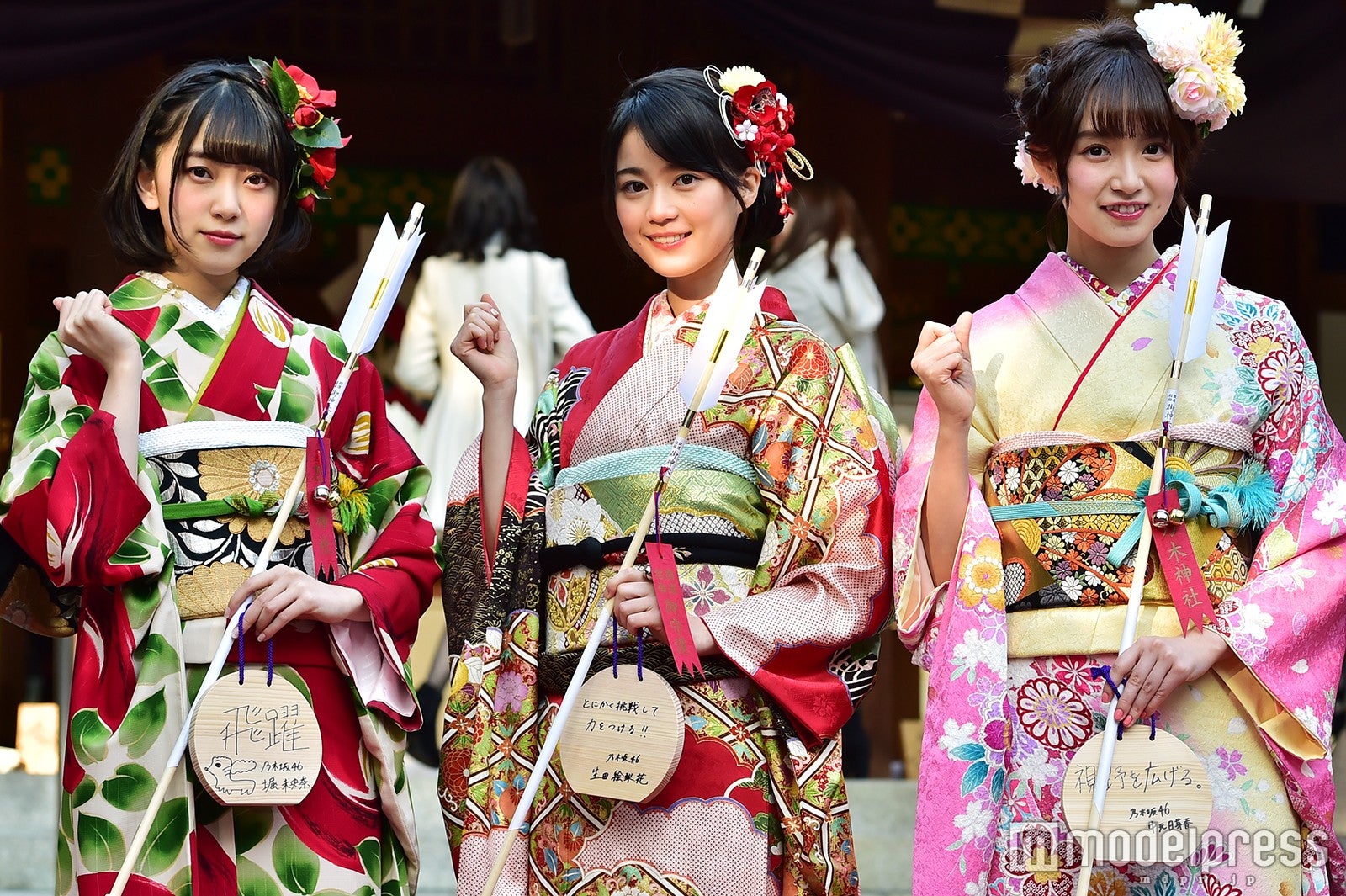 堀未央奈、生田絵梨花、中元日芽香（C）モデルプレス