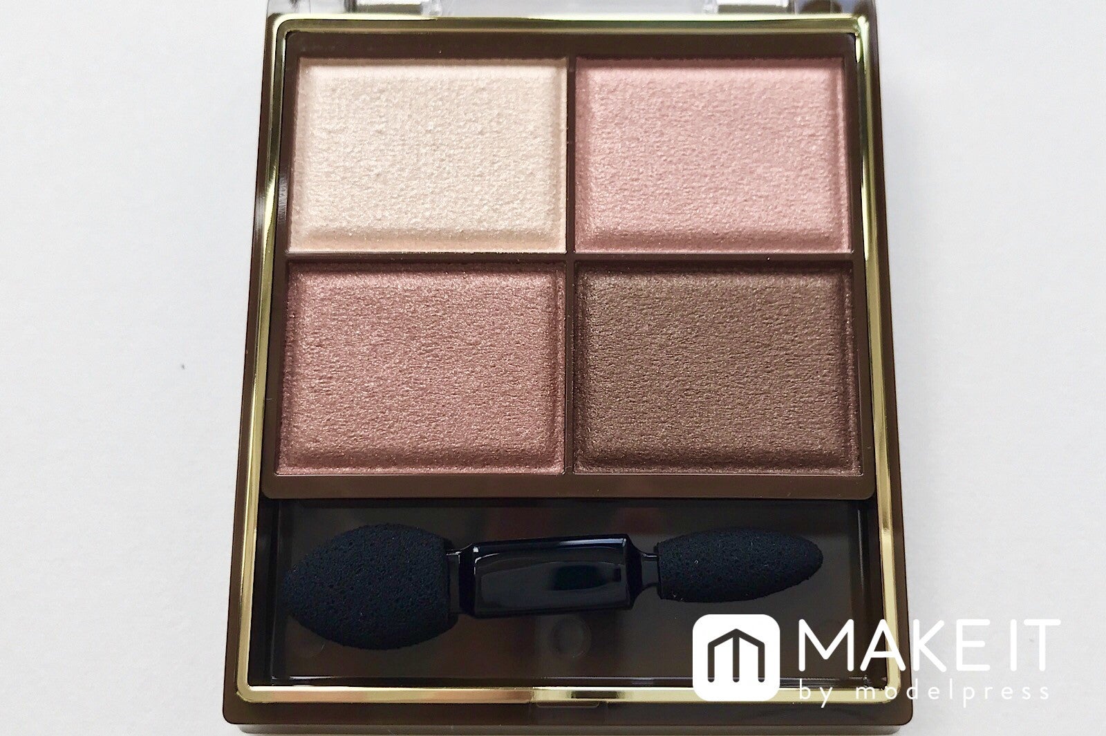 エクセル／スキニーリッチシャドウ／SR06 センシュアルブラウン／1,500円（税抜） (C)メイクイット