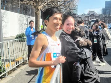 前日本記録保持者・鈴木健吾が復活ののろし 大迫との新旧対決敗れるもMGC切符獲得 麻緒夫人の分もロスへ「想いはあります」