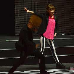 ダンスを披露する鈴木奈々