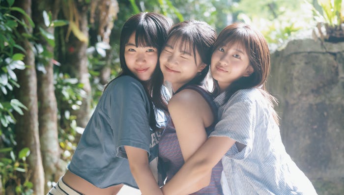 (左から)瑚々、咲田ゆな、斉藤里奈(画像提供:講談社)