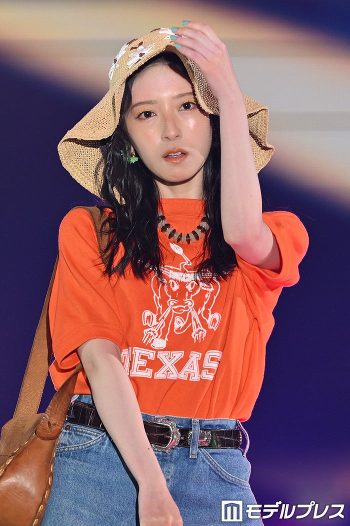 日向坂46金村美玖、両手で投げキスにキュン【GirlsAward 2024 S／S】