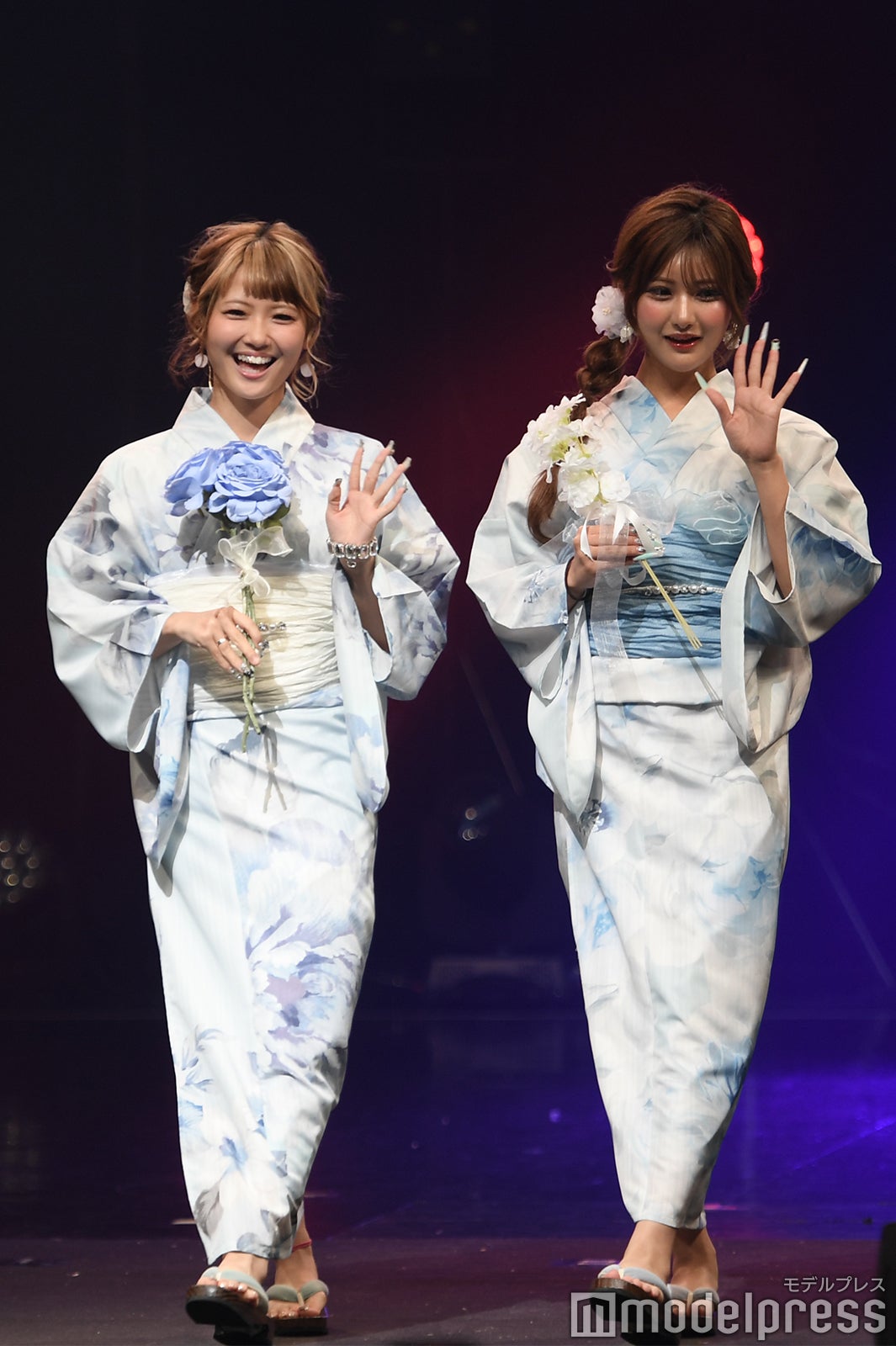 48 フォーエイト　あみか　2点セット フォーエイト48あみか、美腹筋強調のY2Kスタイルで堂々