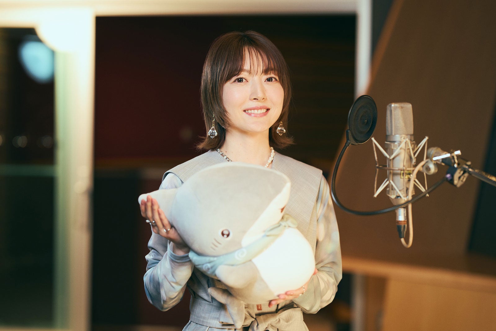 花澤香菜（C）ペンギンボックス・KADOKAWA／おでかけ子ザメ