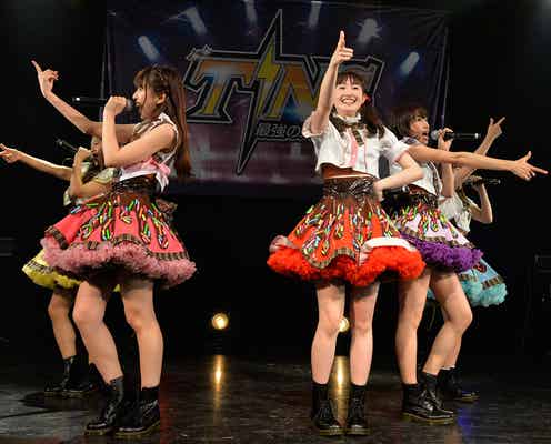 ミニスカチョコレート姿が可愛い!ABCクッキングの美人先生も踊る“Re:ガールズ”に熱狂