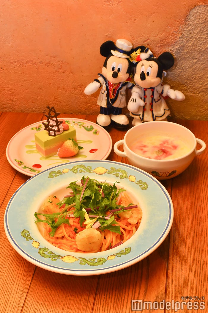 スペシャルセット¥1,880※ぬいぐるみバッチは別売り(C)モデルプレス(C)Disney