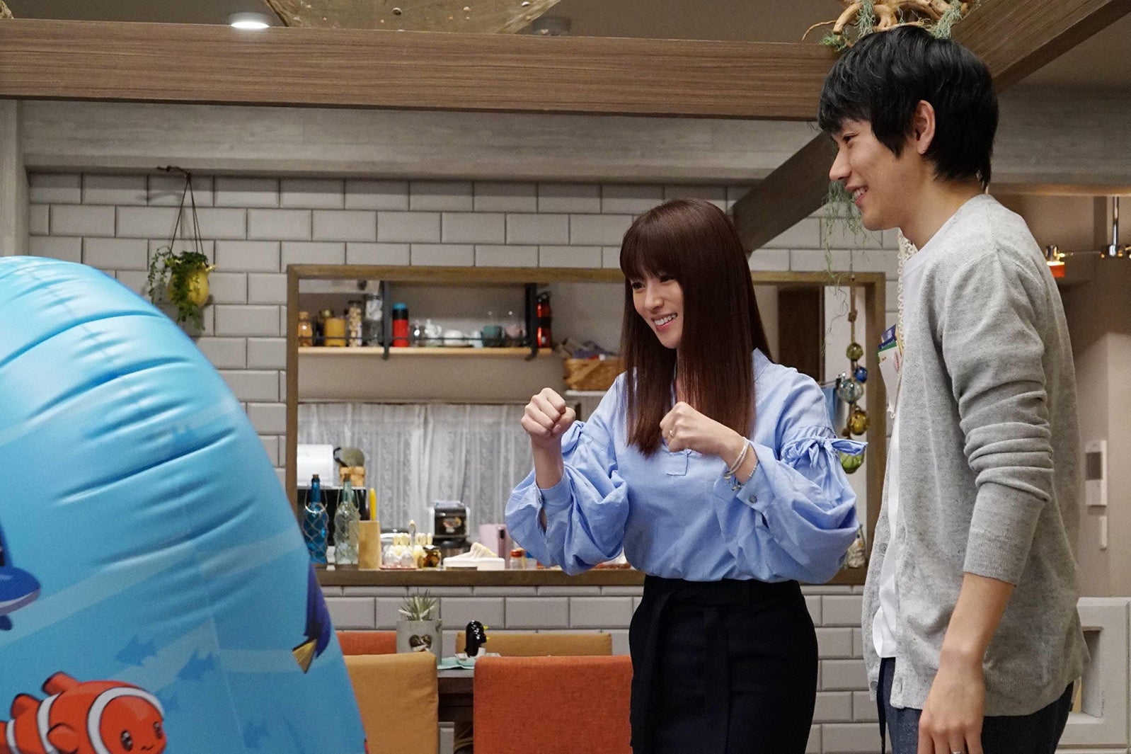 深田恭子、松山ケンイチ／「隣の家族は青く見える」第6話より（C）フジテレビ