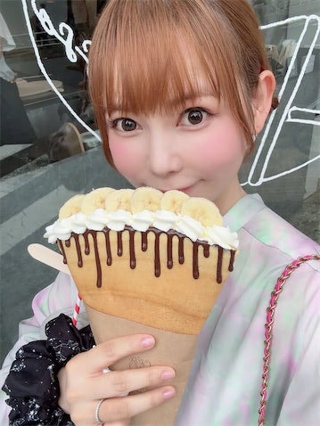中川翔子「やっと体重落ちてきたのに！」、念願クレープににっこり笑顔「かわいい」「ご褒美大事！」