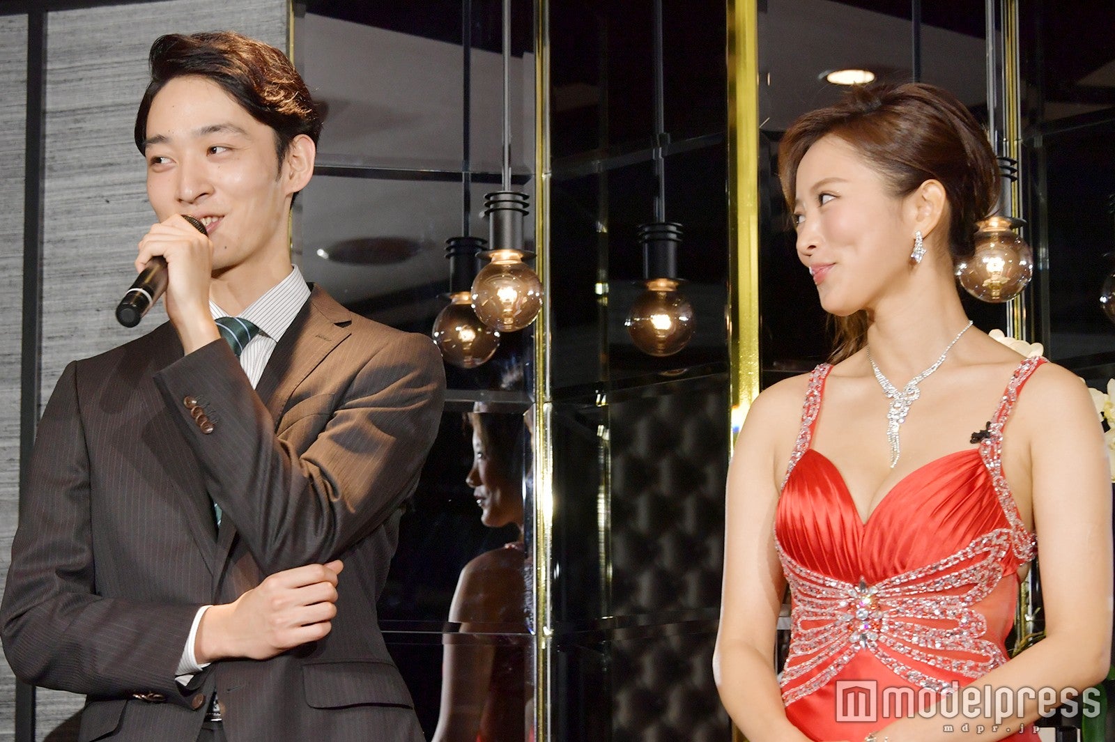 上杉柊平、夏菜 （C）モデルプレス