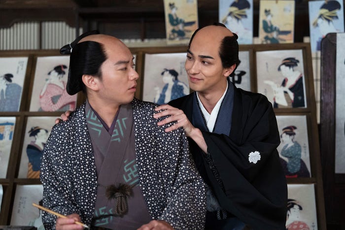 染谷将太、横浜流星「べらぼう~蔦重栄華乃夢噺~」第42話(C)NHK