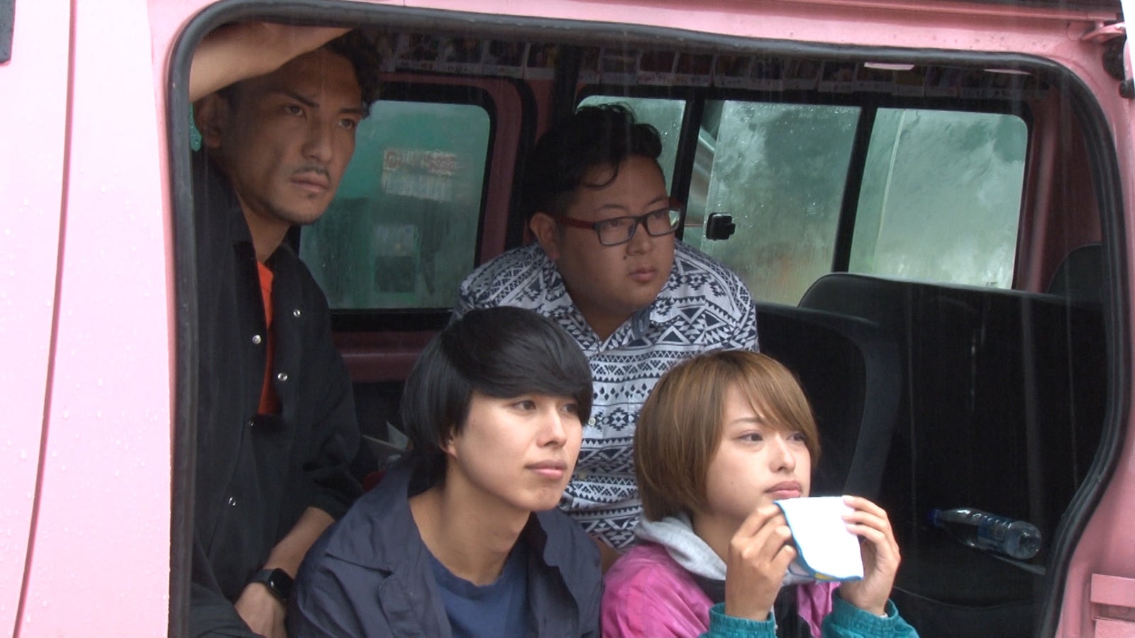 告白を見守るメンバー／ヒデ、しゅうまい、ハスキー、王子「あいのり：African Journey」第10話より（C）フジテレビ