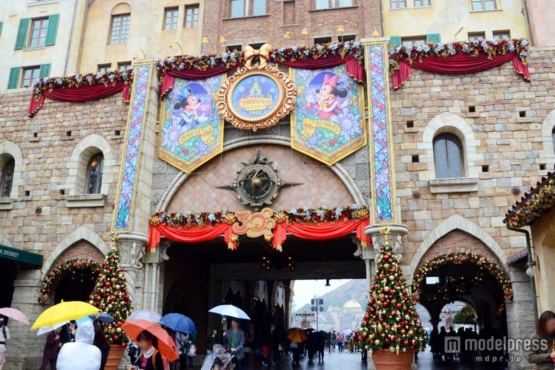 クリスマス仕様のエントランス（昼）