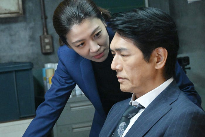 瀧内公美、高橋克典「放送局占拠」第7話(C)日本テレビ