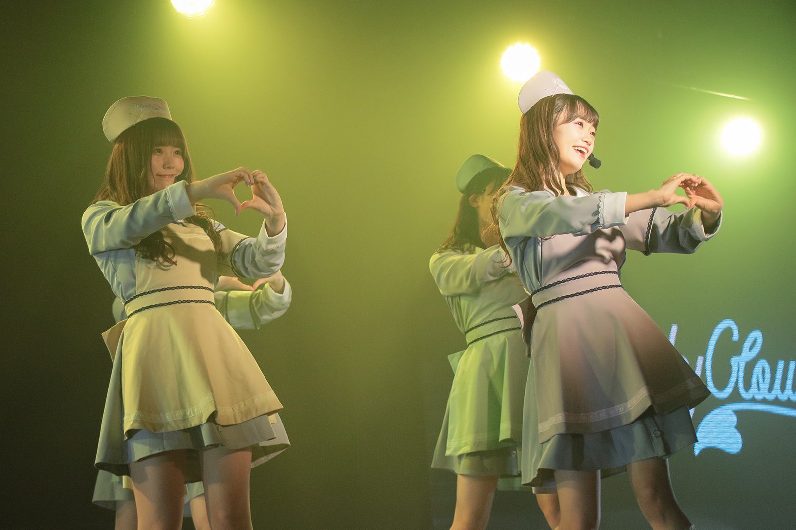 小熊倫実、中井りか／CloudyCloudy（C）Flora